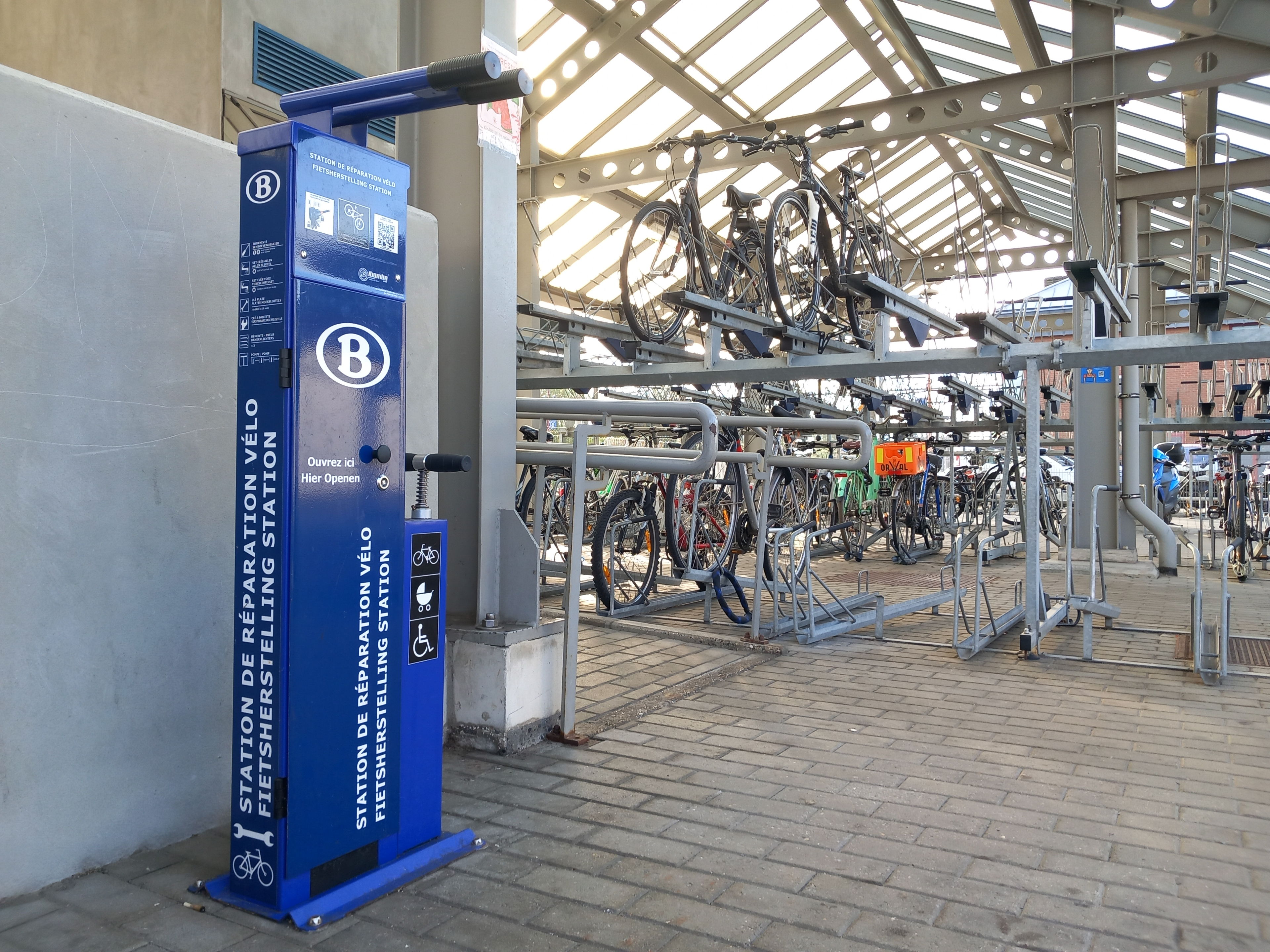 NMBS installeert fietsherstelzuilen aan haar stations